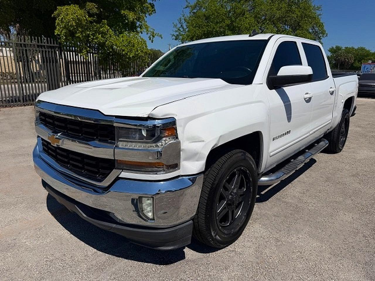 Salvage Chevrolet Silverado Image