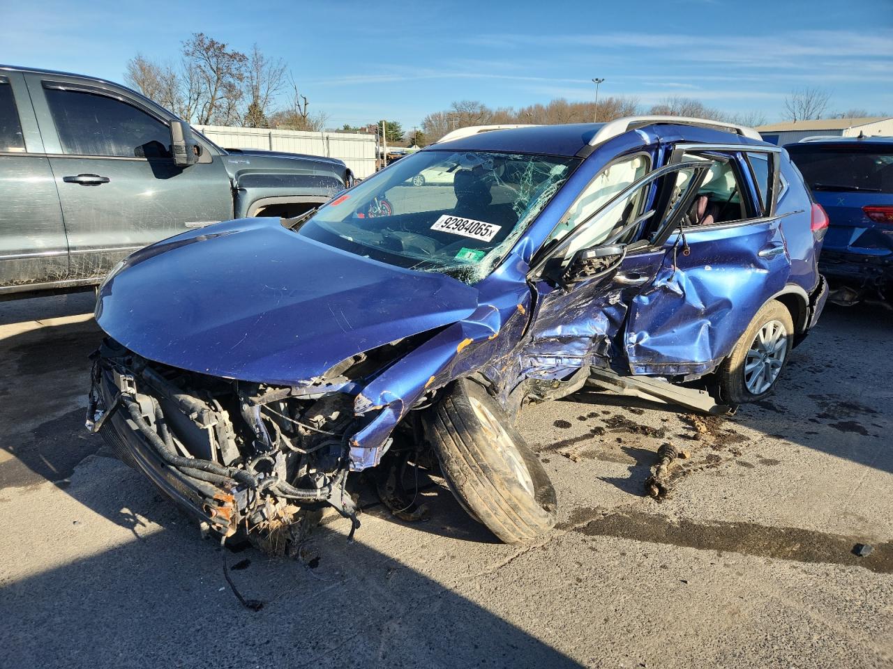 Salvage Nissan Rogue Image
