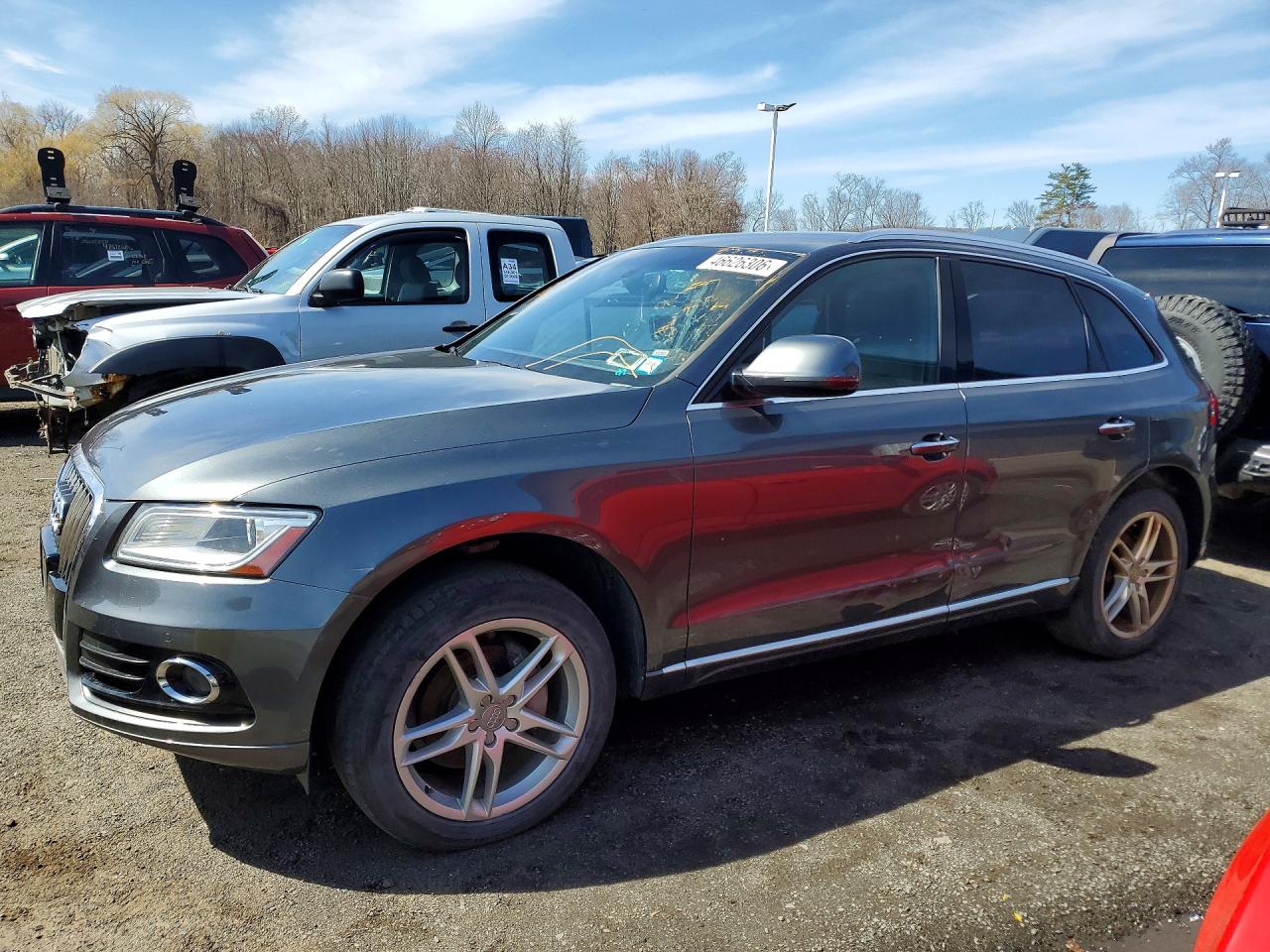 Salvage Audi Q5 Image