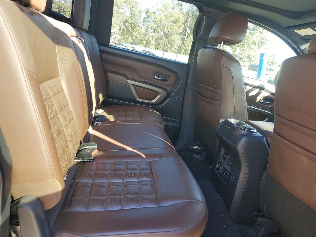 Nissan Titan