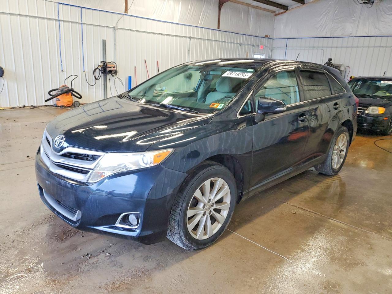 Salvage Toyota Venza Image