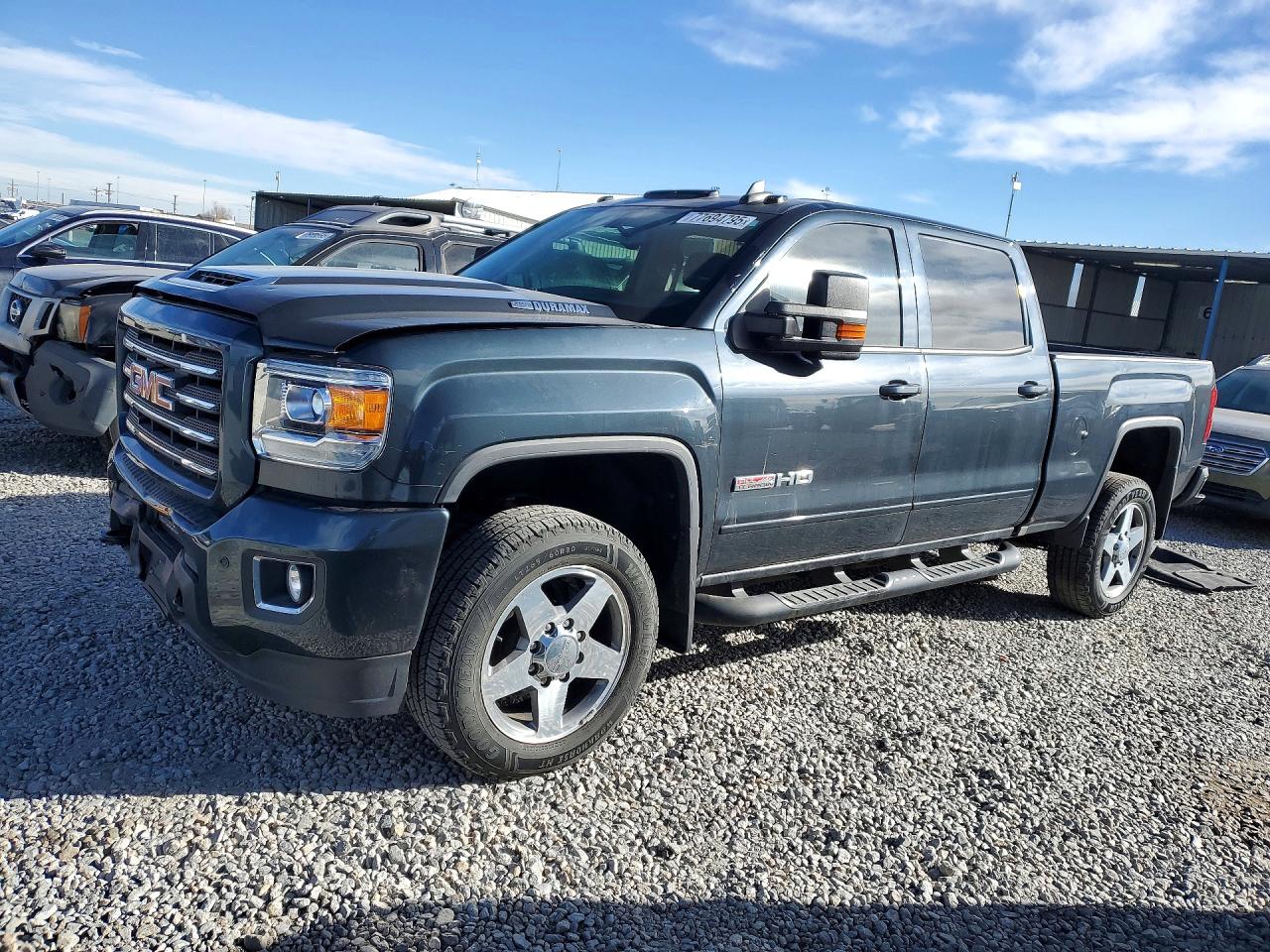 Salvage GMC Sierra Image