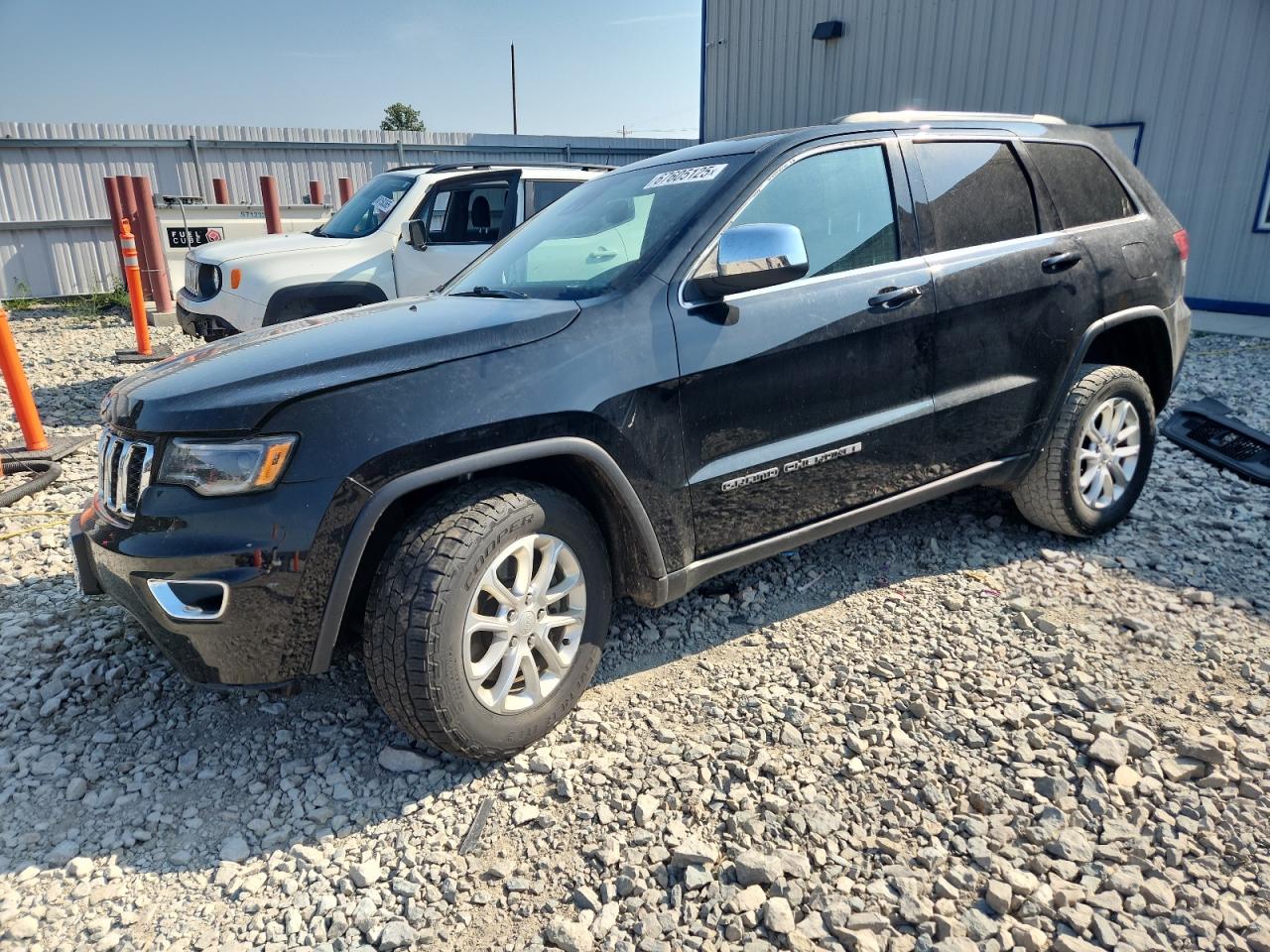 Salvage Jeep Grand Cherokee Image