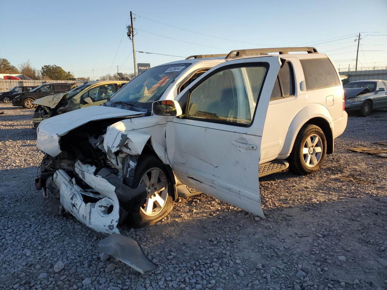 Salvage Nissan Pathfinder Image