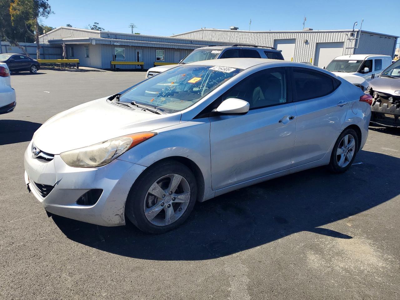 Salvage Hyundai ELANTRA Image