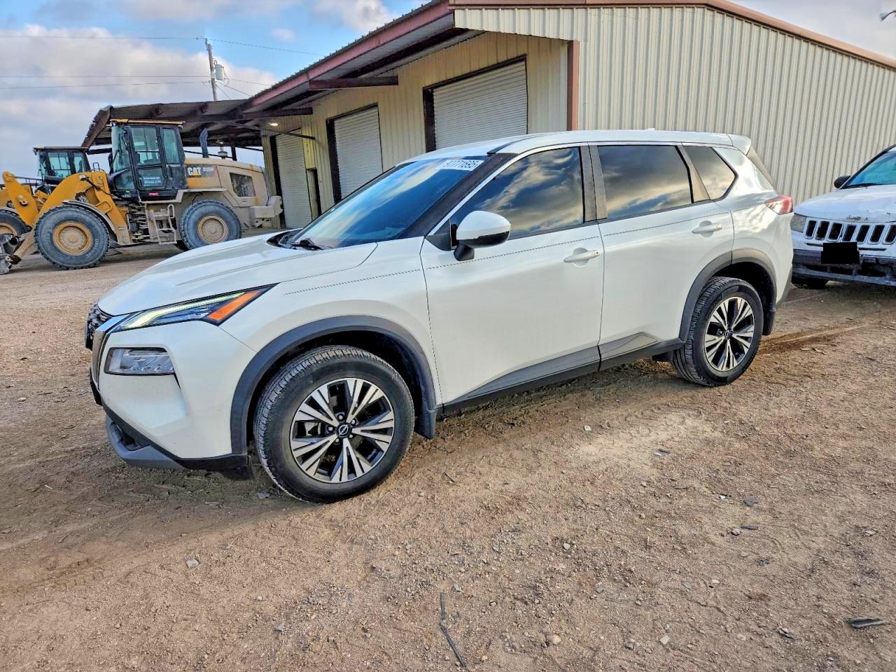 Salvage Nissan Rogue Image