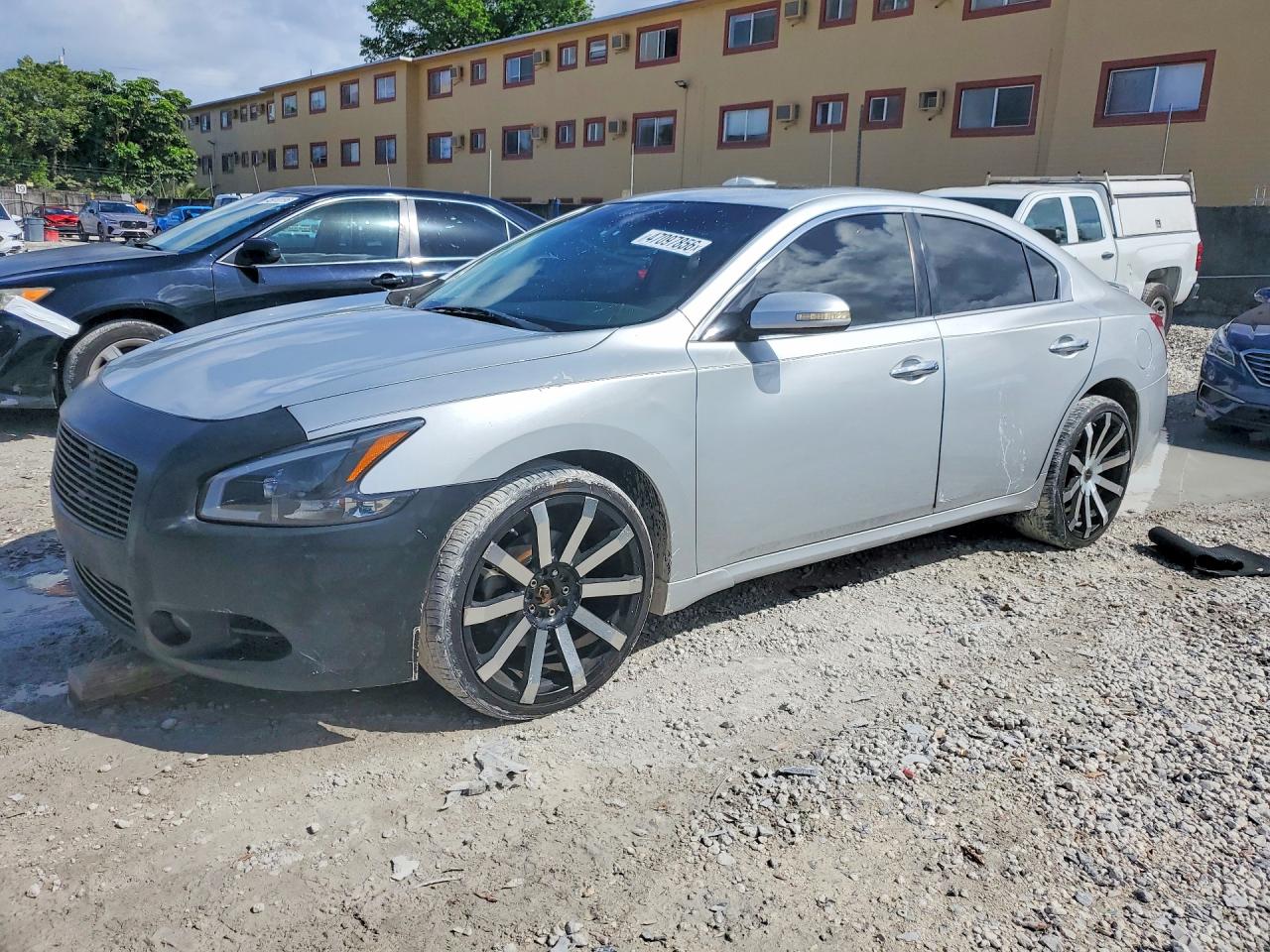 Salvage Nissan Maxima Image
