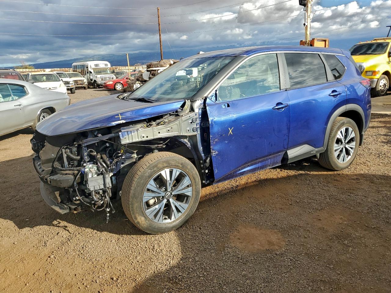 Salvage Nissan Rogue Image