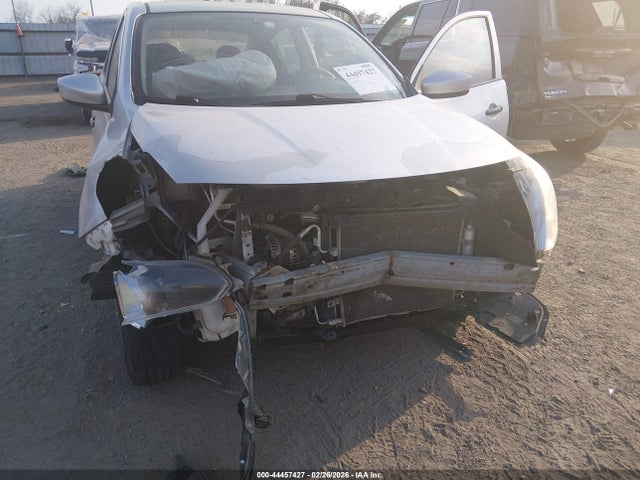 Nissan Versa 1.6 S