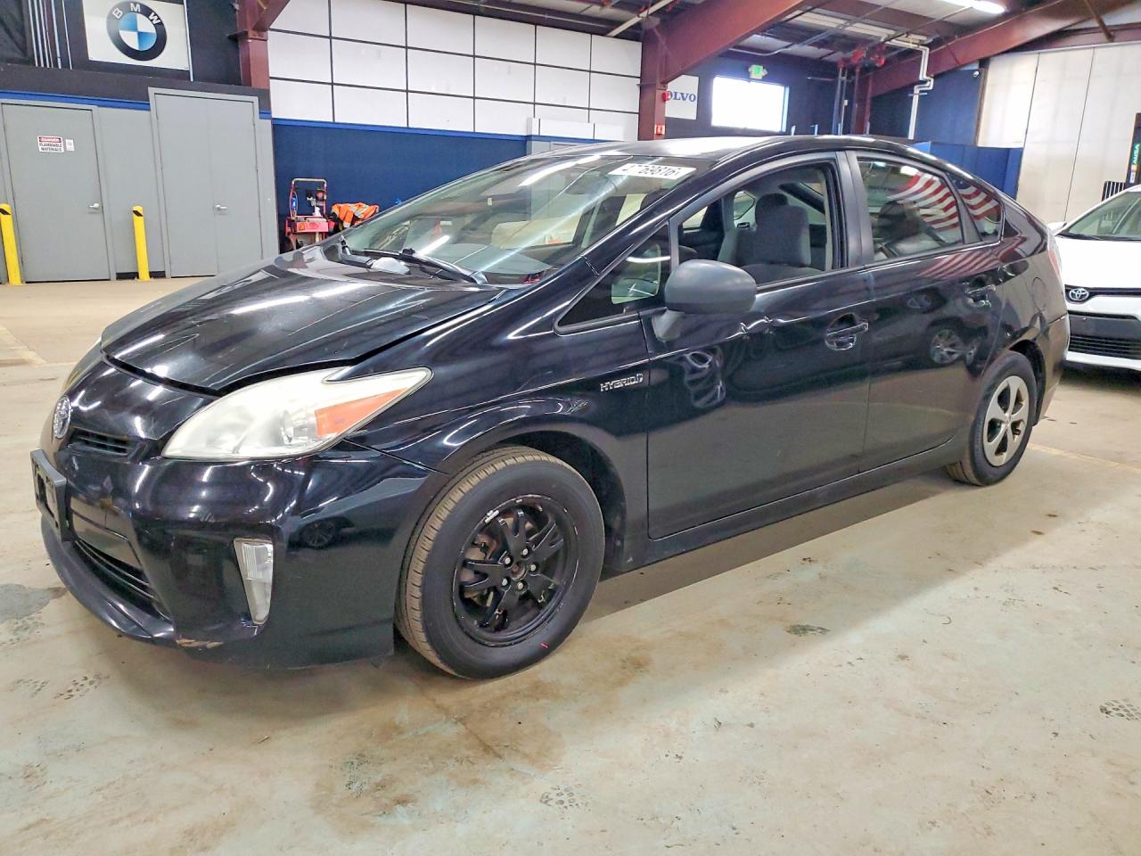 Salvage Toyota Prius Image
