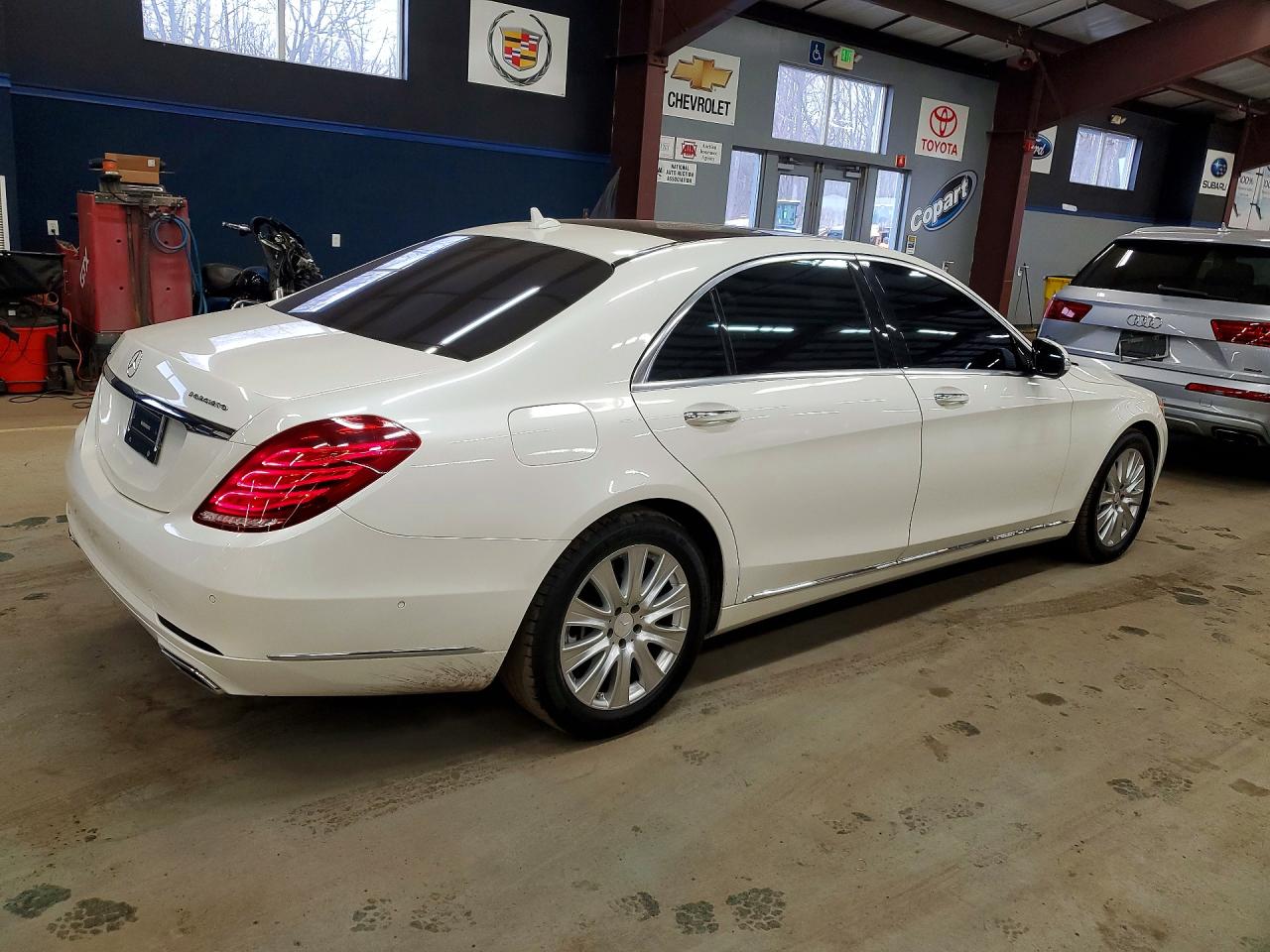 Mercedes-Benz S-Class 550
