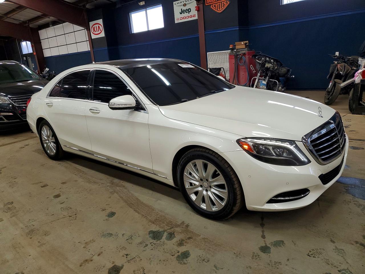 Mercedes-Benz S-Class 550