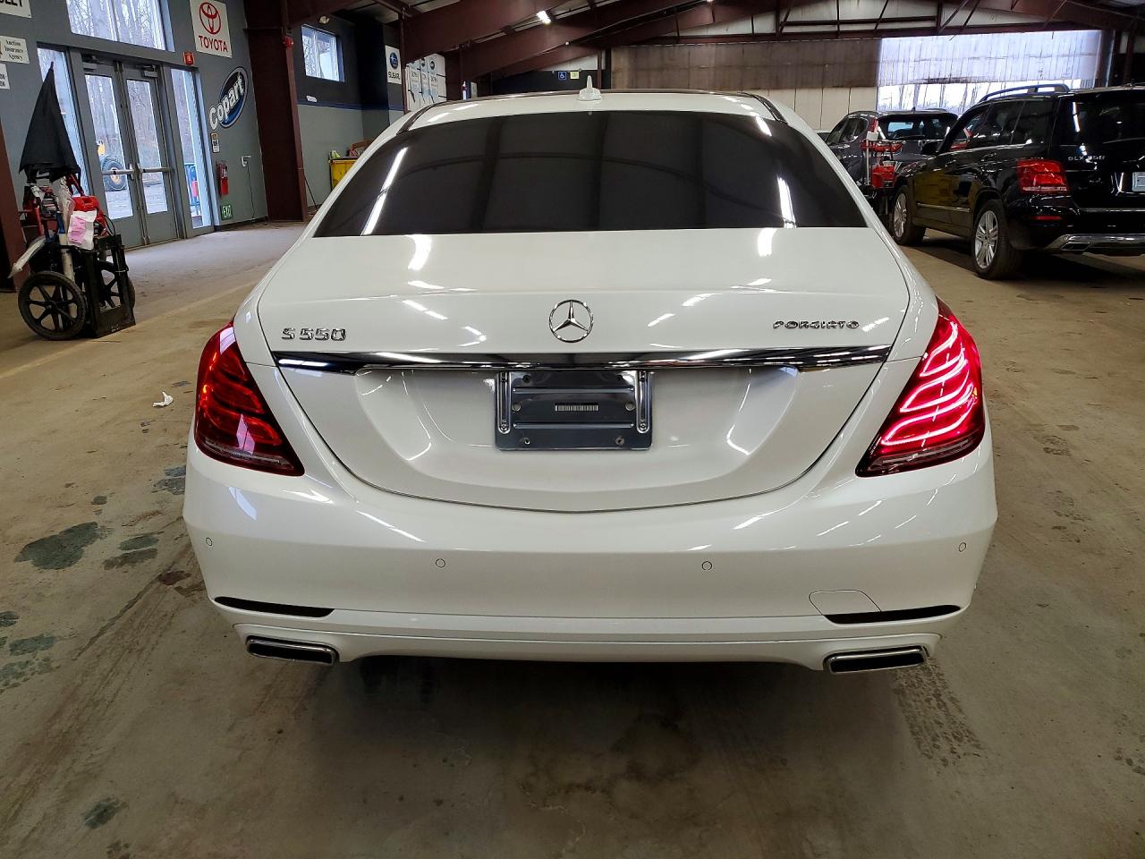 Mercedes-Benz S-Class 550
