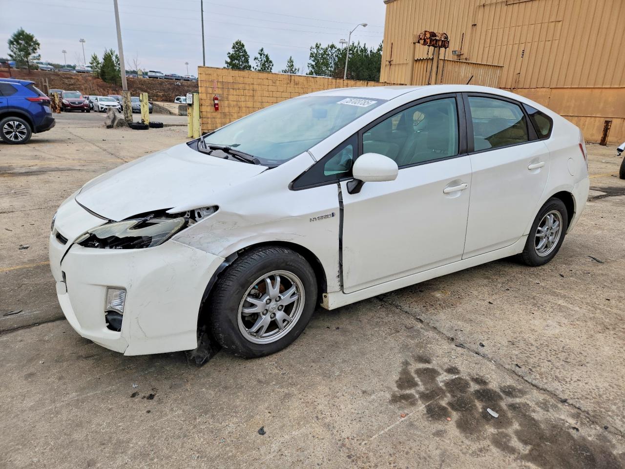 Salvage Toyota Prius Image