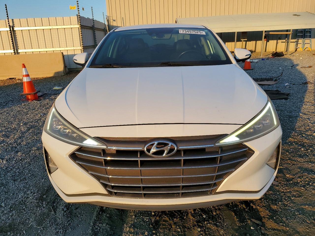 Hyundai ELANTRA Sel