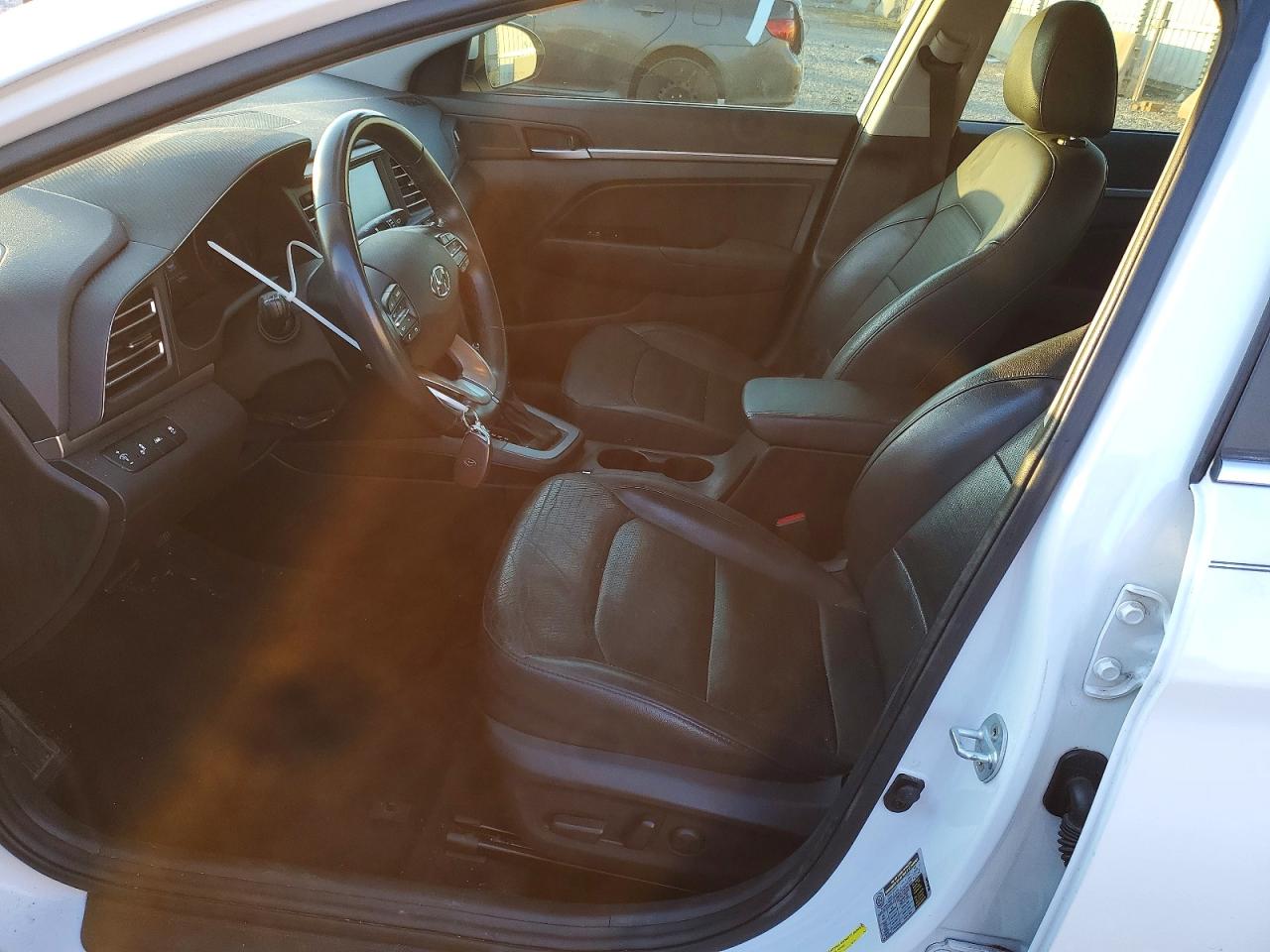 Hyundai ELANTRA Sel