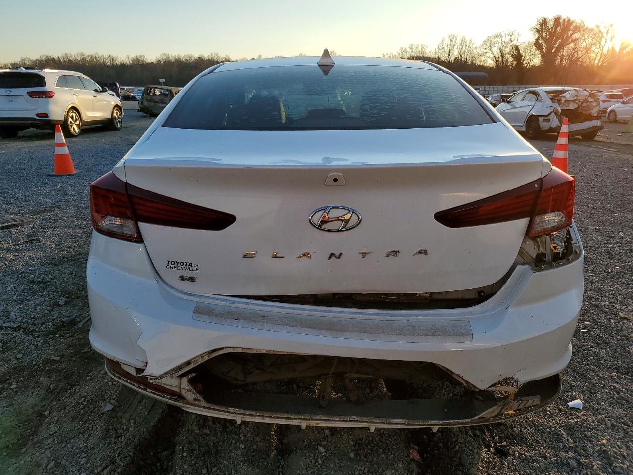 Hyundai ELANTRA Sel