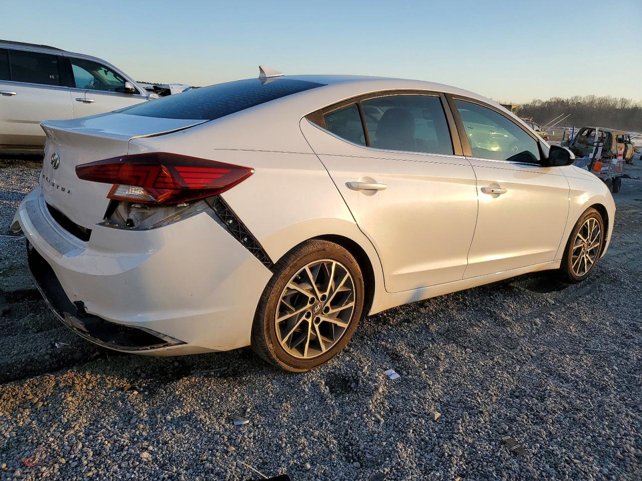 Hyundai ELANTRA Sel