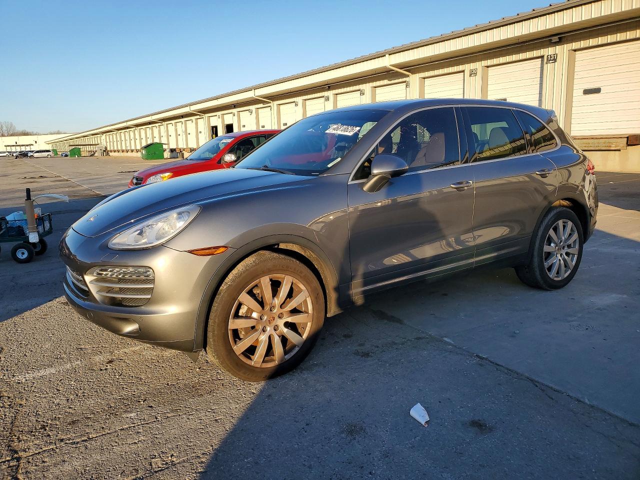 Salvage Porsche Cayenne Image