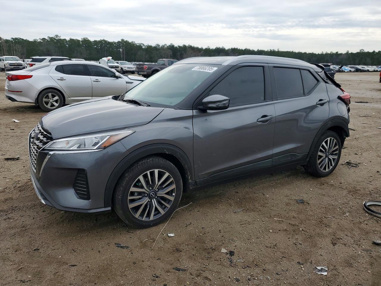 Salvage Nissan Kicks Image