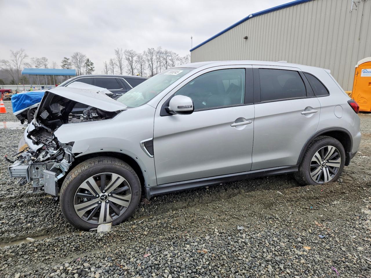 Salvage Mitsubishi Outlander Image