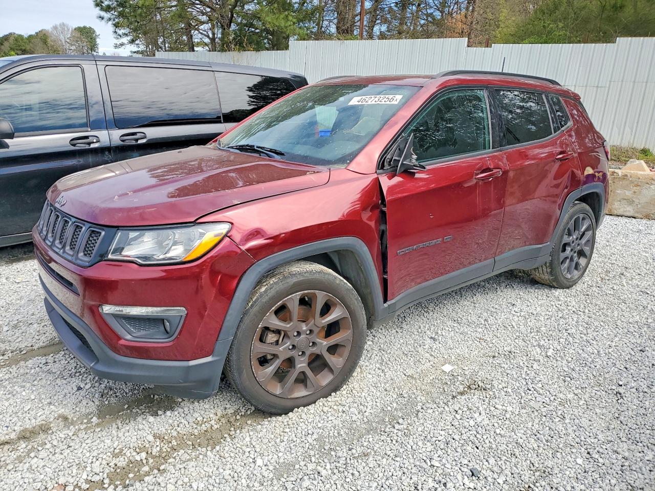 Salvage Jeep Compass Image