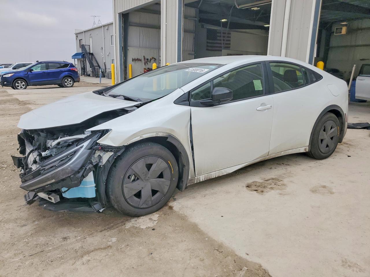 Salvage Toyota Prius Image