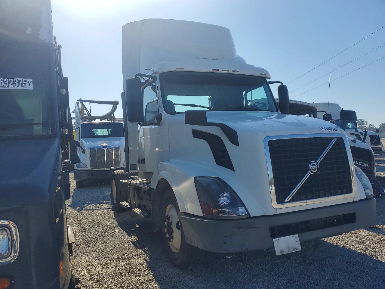 Salvage Volvo Vn Image