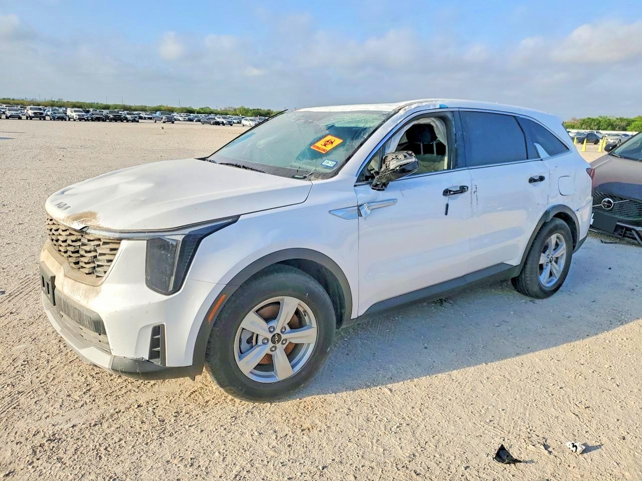 Salvage Kia Sorento Image