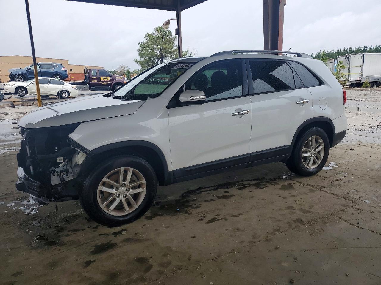Salvage Kia Sorento Image