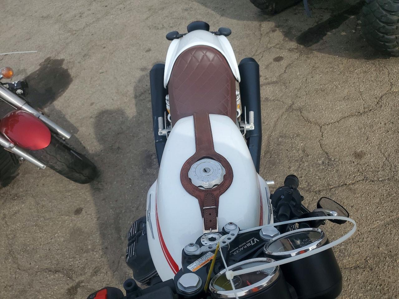 Moto Guzzi V7