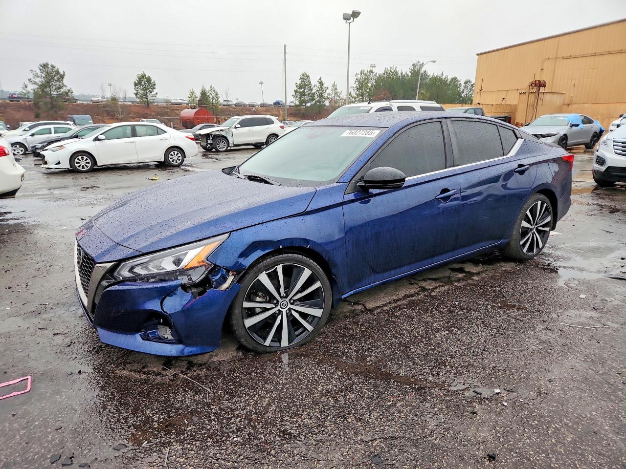 Salvage Nissan Altima Image