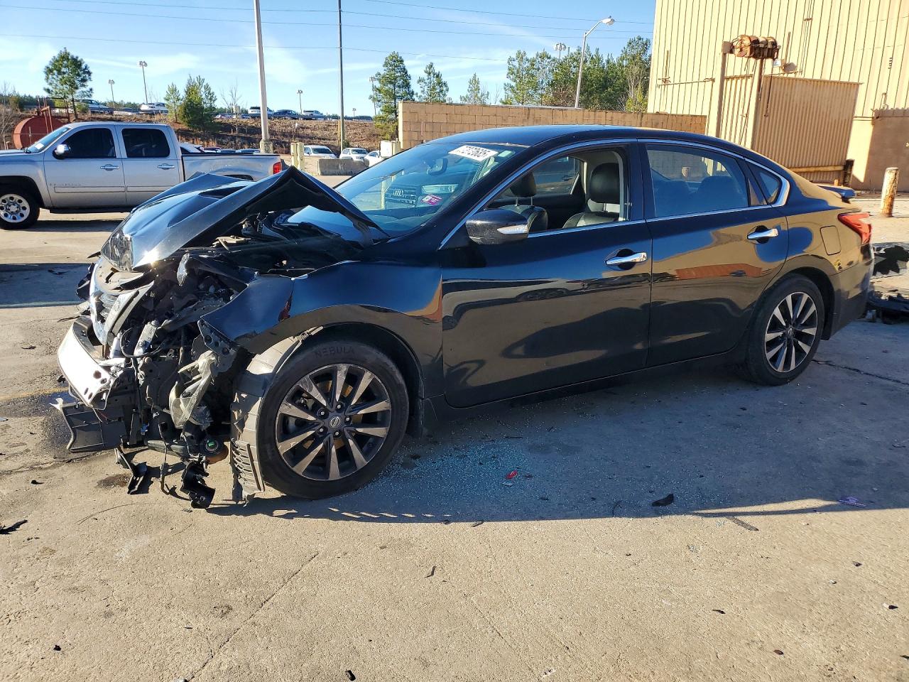 Salvage Nissan Altima Image