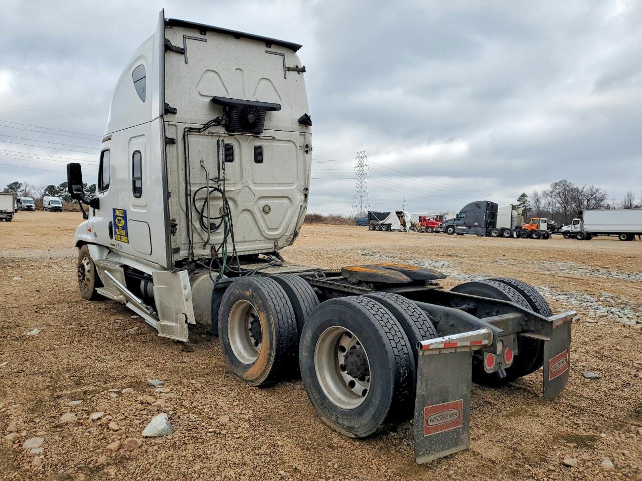 Freigliner Cascadia 125