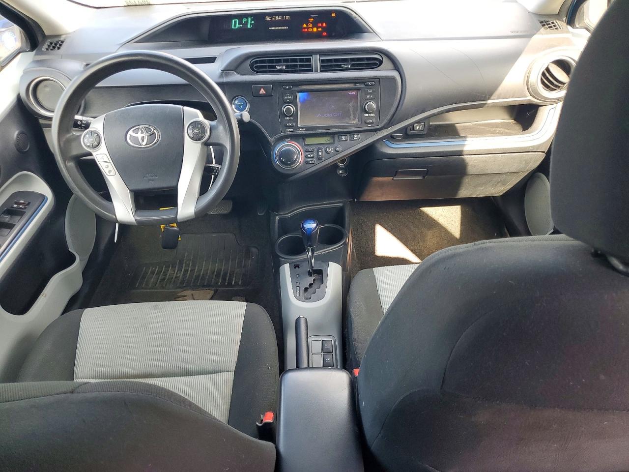 Toyota Prius c Three
