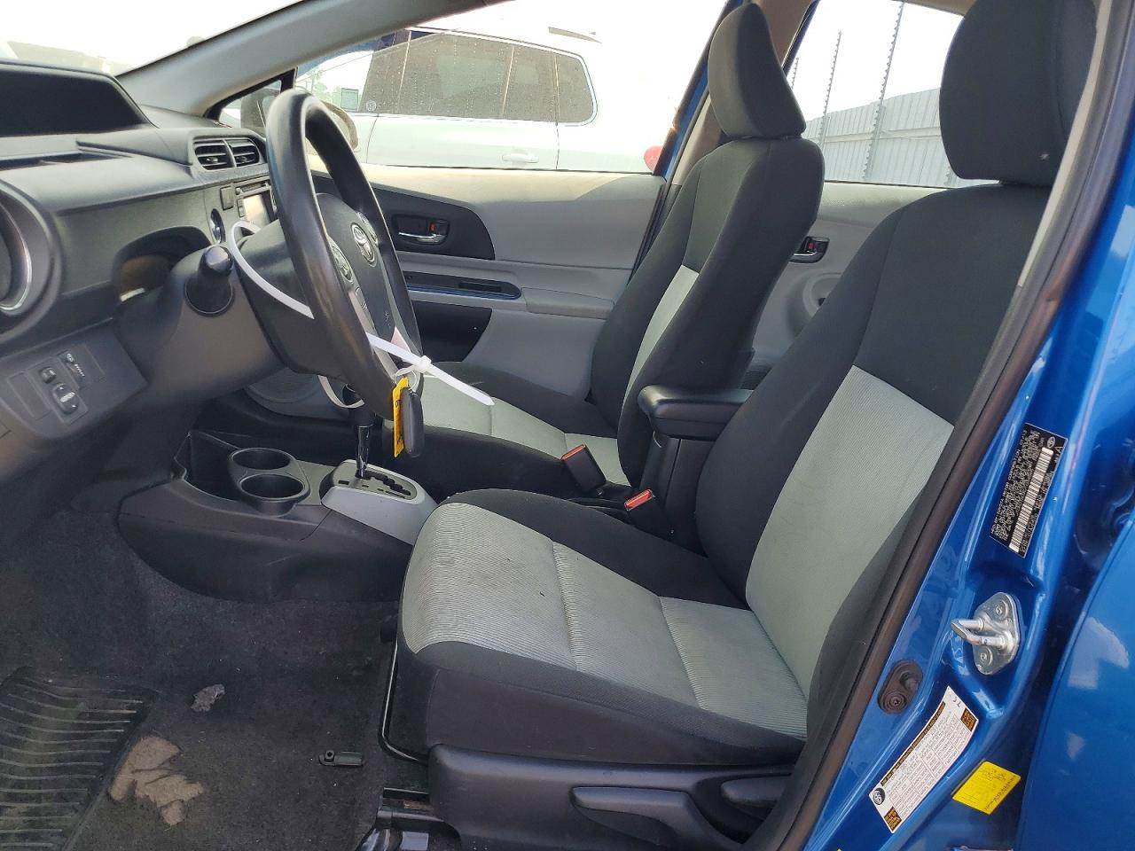 Toyota Prius c Three