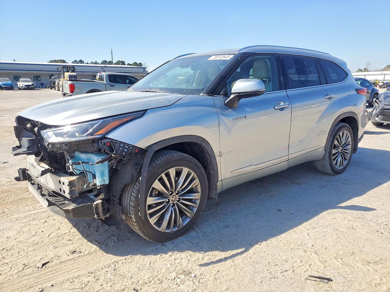 Salvage Toyota Highlander Image