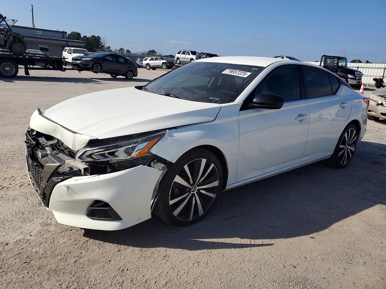 Salvage Nissan Altima Image