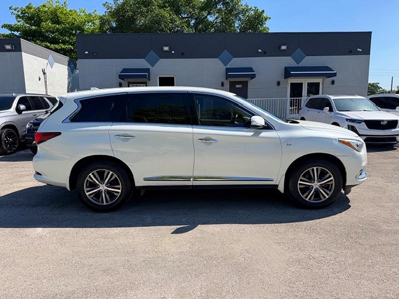 INFINITI Qx Pure