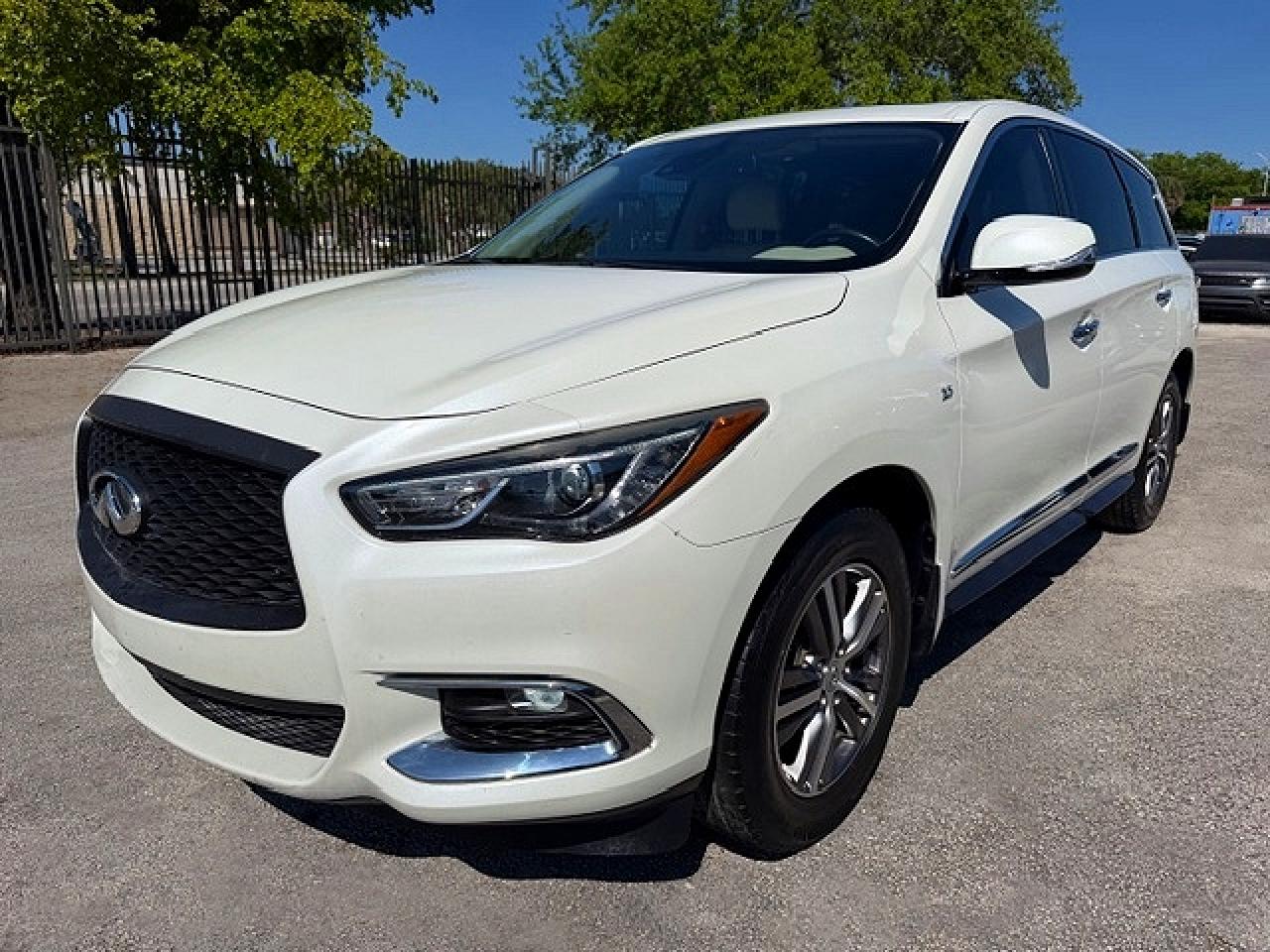 Salvage INFINITI Qx Image