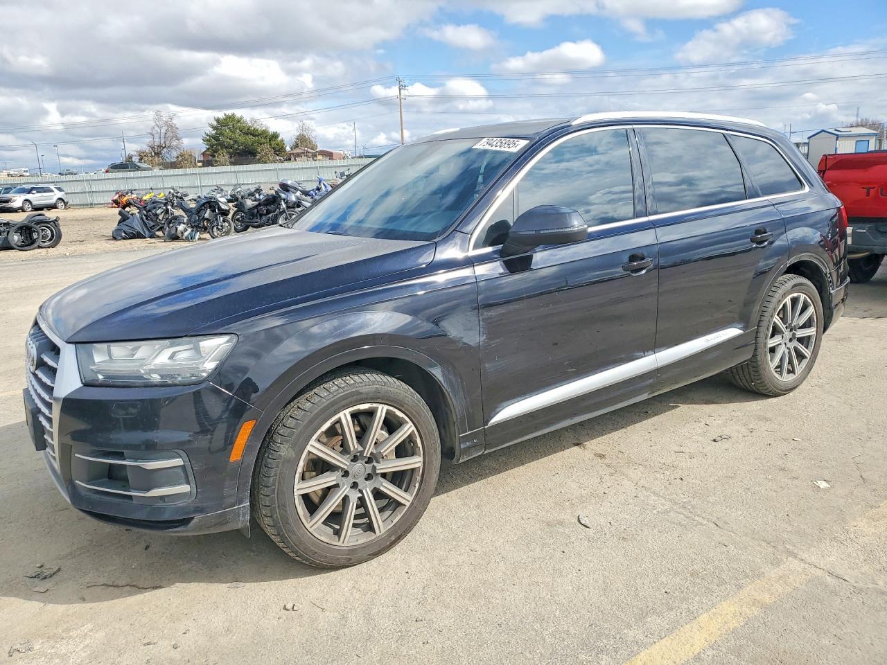 Salvage Audi Q7 Image