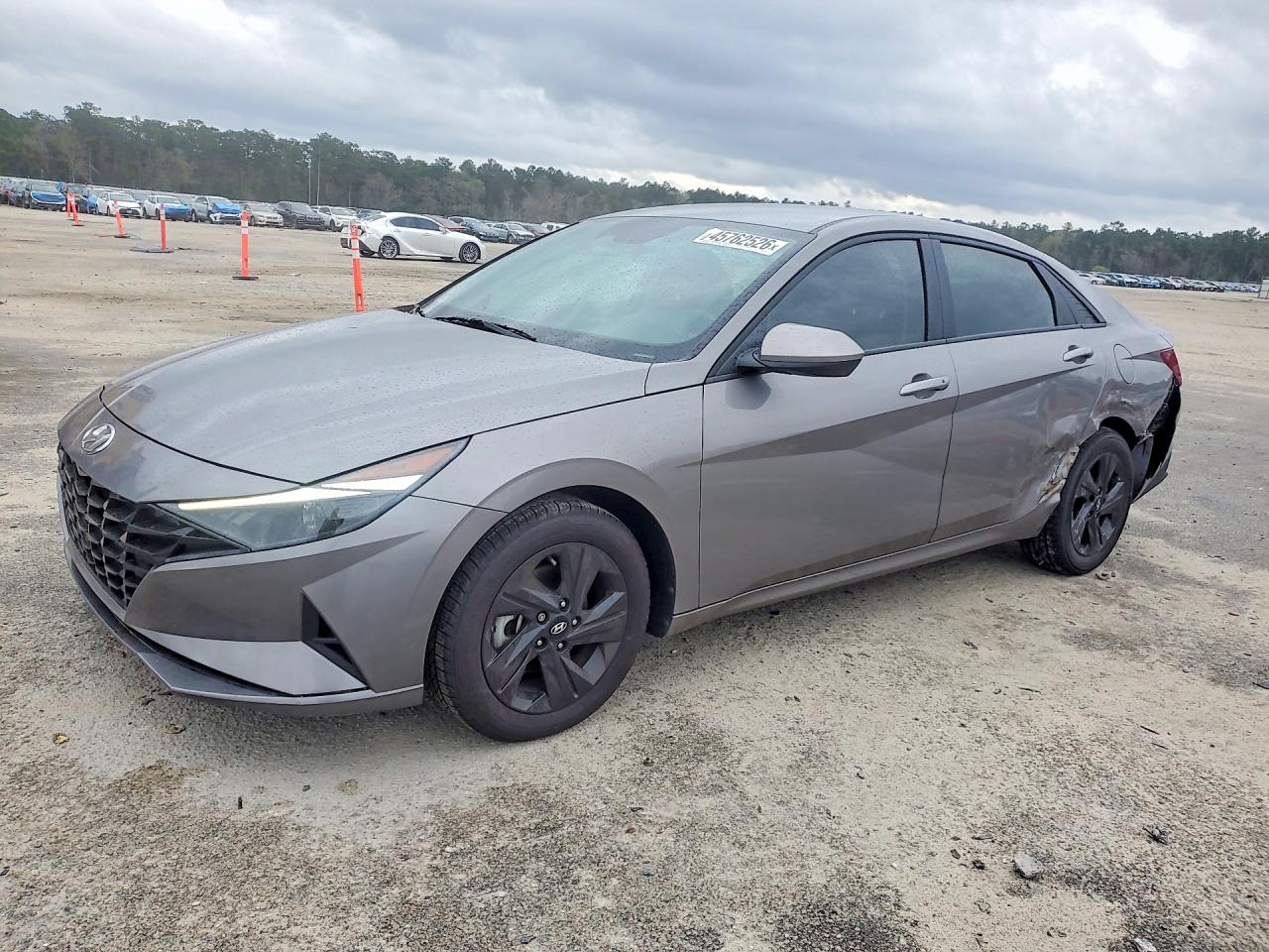 Salvage Hyundai ELANTRA Image