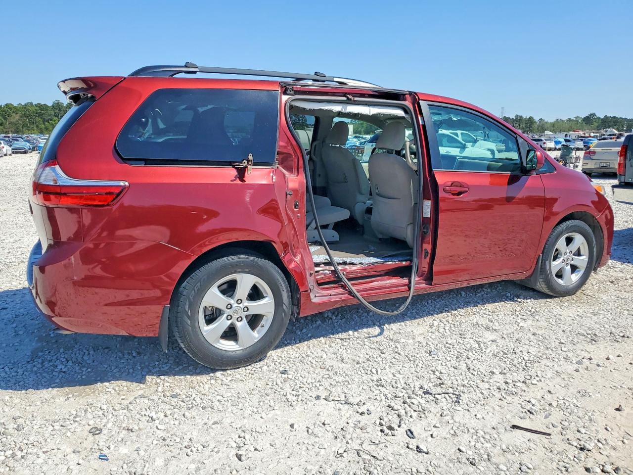 Toyota Sienna Le 8-passenger