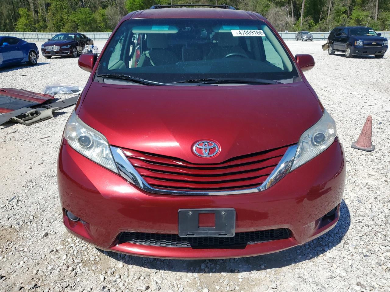 Toyota Sienna Le 8-passenger