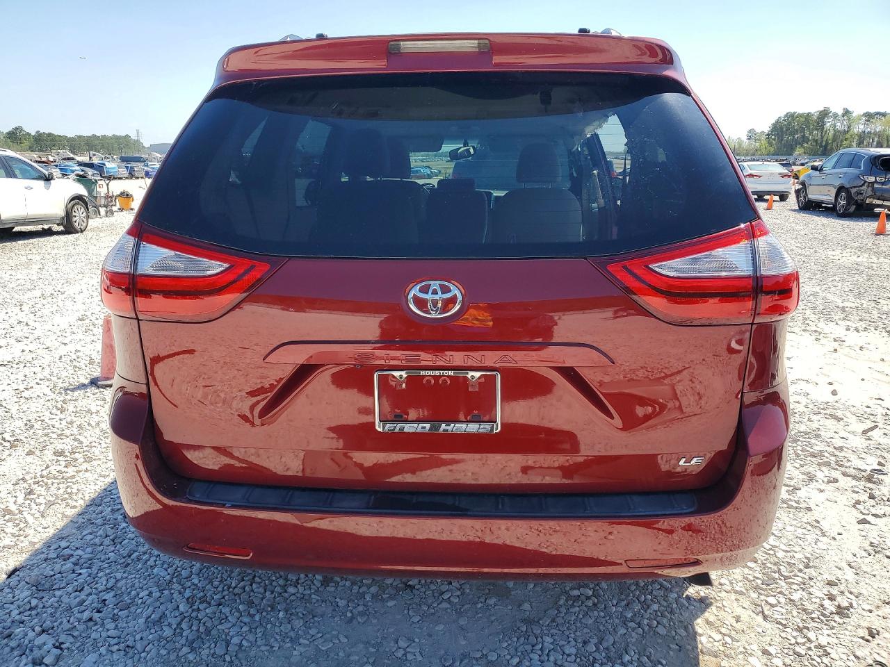 Toyota Sienna Le 8-passenger