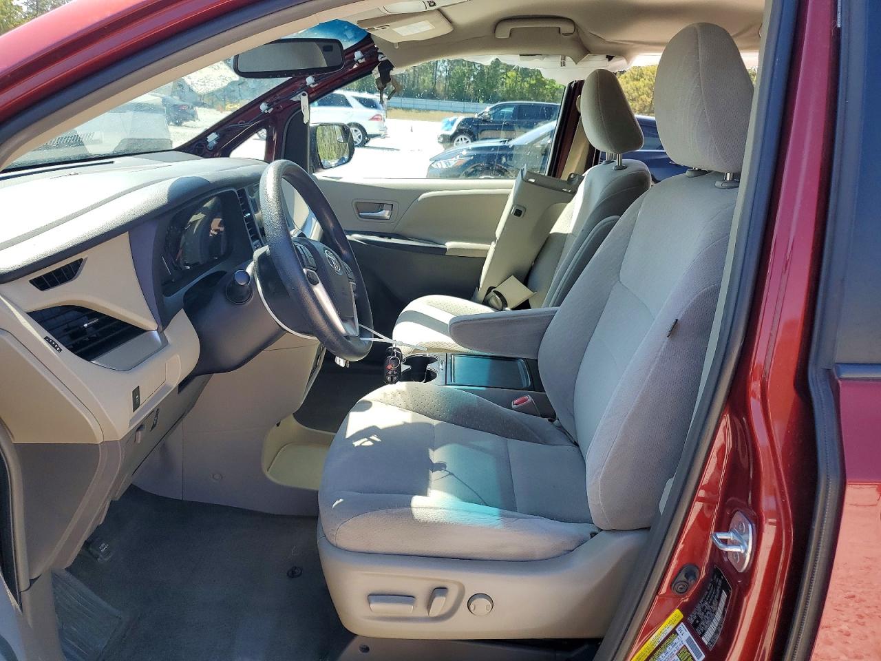 Toyota Sienna Le 8-passenger