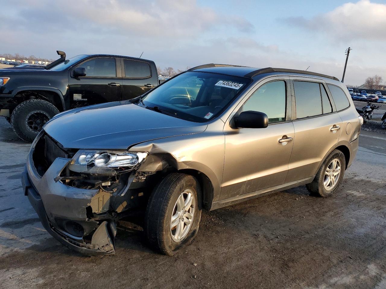 Salvage Hyundai SANTA FE Image