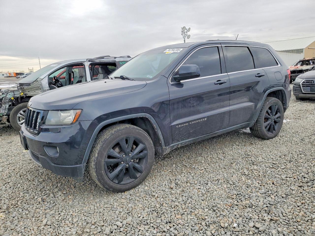 Salvage Jeep Grand Cherokee Image