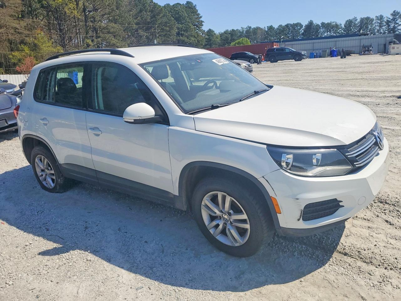 Volkswagen Tiguan S