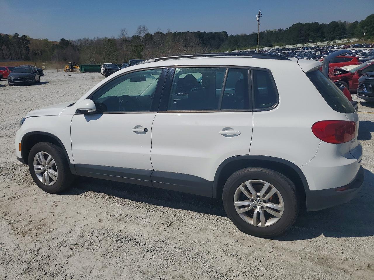 Volkswagen Tiguan S